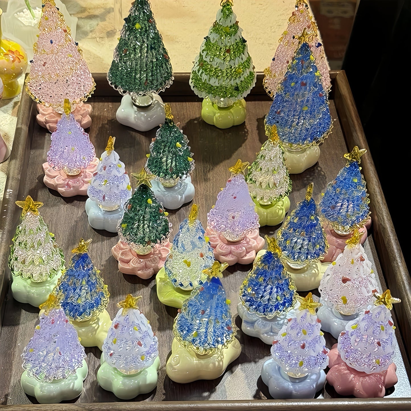 Draaiende decoratie van glas en keramiek